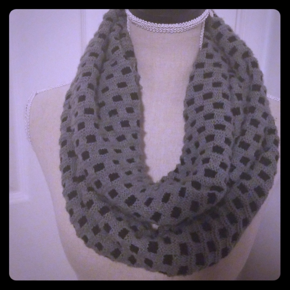 Chunky Infinity Knit Scarf - Size: OS